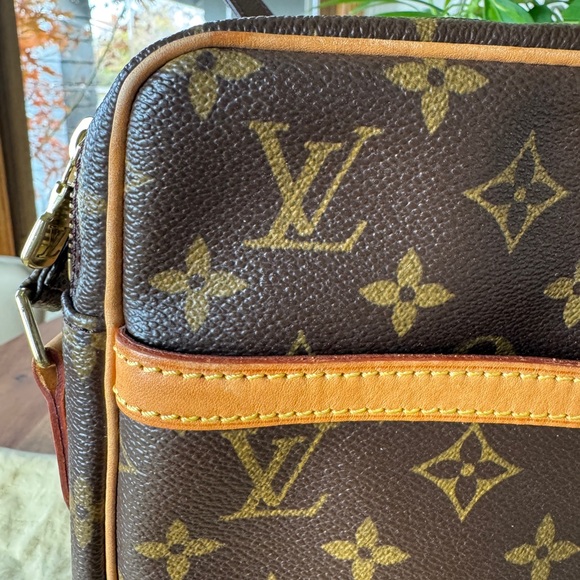 Price driop!! Louis Vuitton Monogram Danube Crossbody Bag - Picture 6 of 15